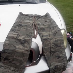 Nwot Charlotte russe camo capris